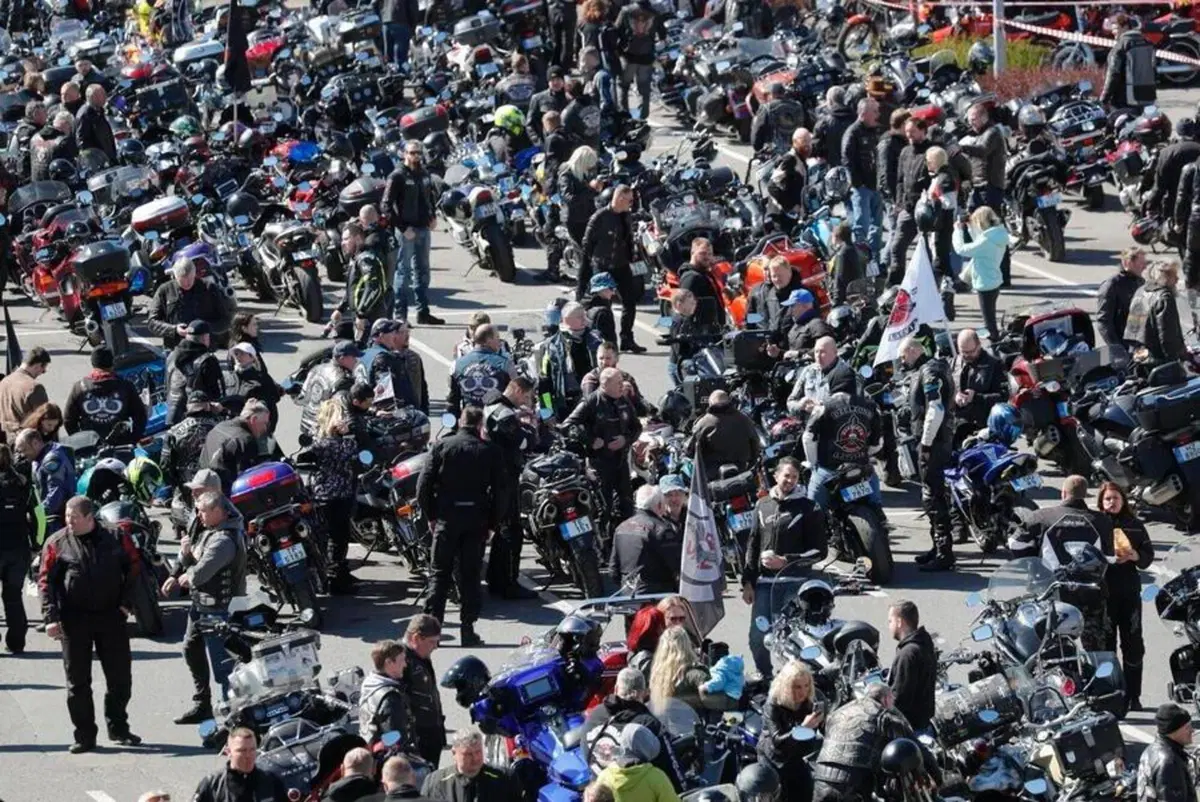 Megaraduno a Riga. In moto per la pace in Ucraina (8)