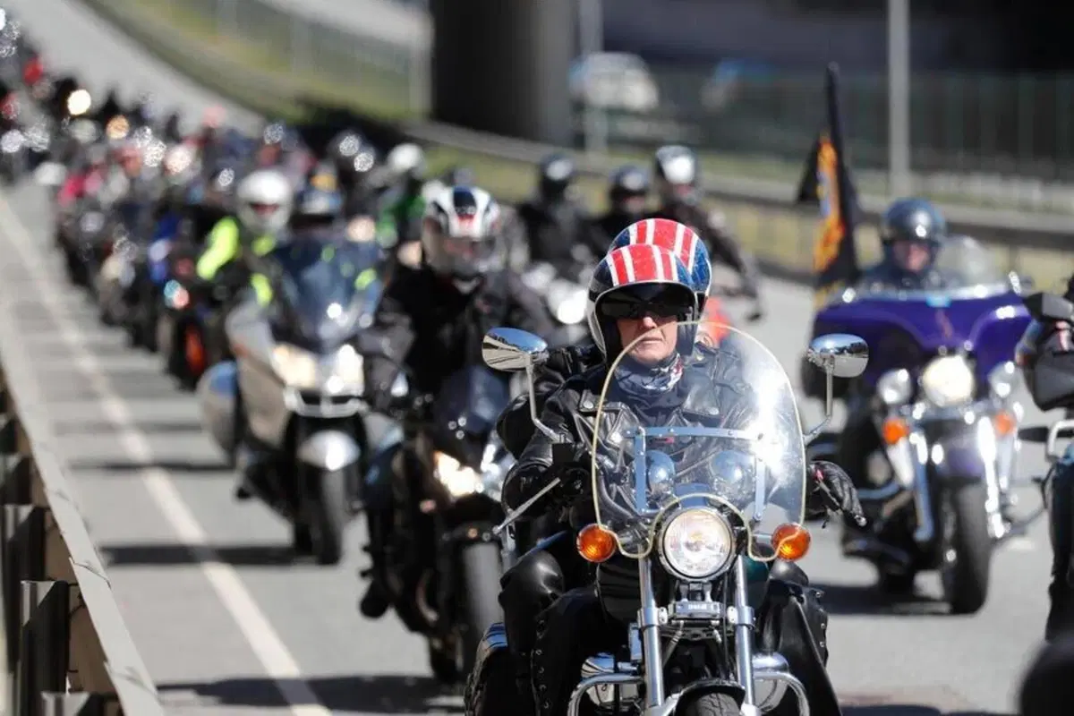 Megaraduno a Riga. In moto per la pace in Ucraina (7)