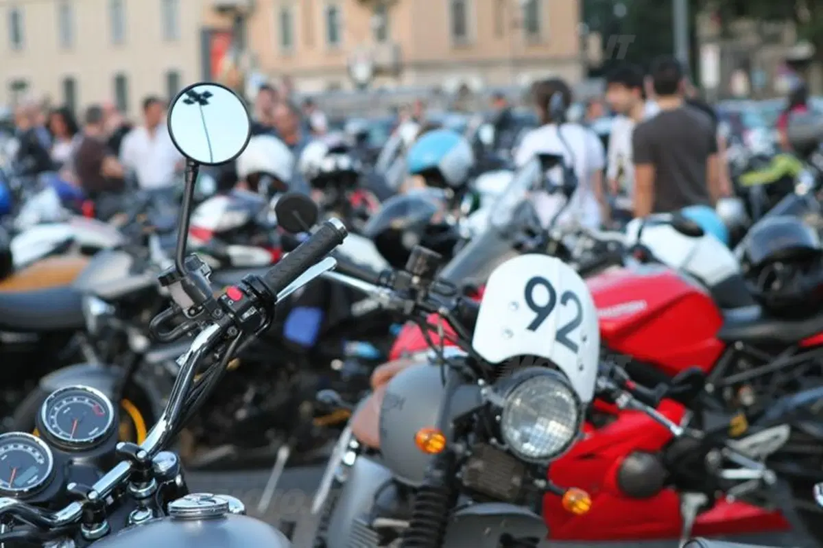 Triumph Milano City Tour by Night 2014 (18)