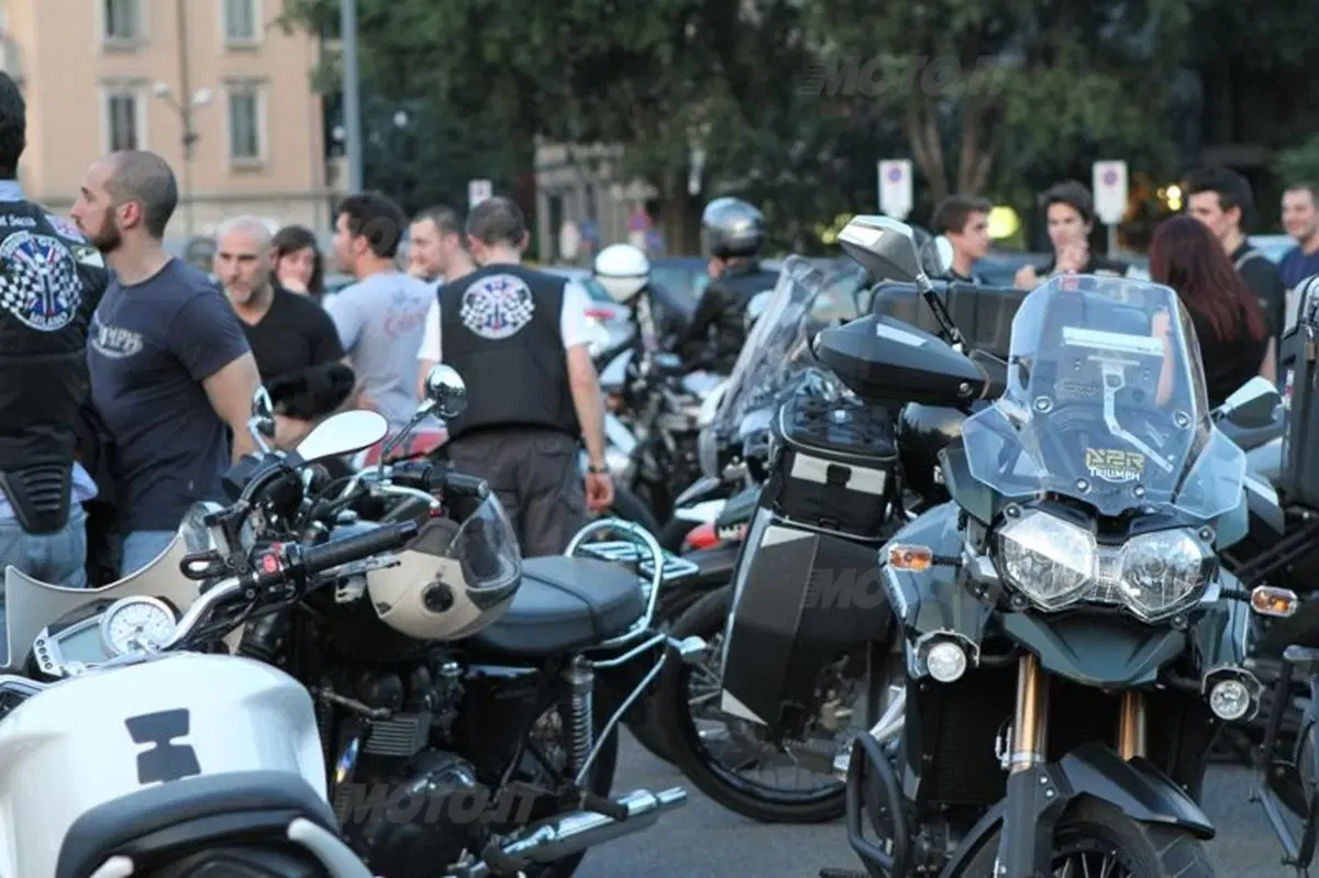 Triumph Milano City Tour by Night 2014 (21)