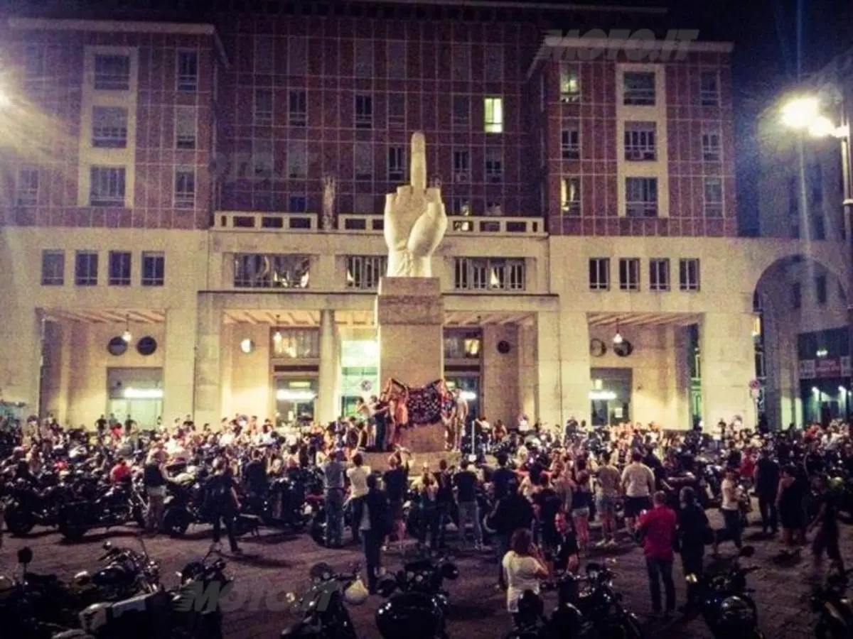 Triumph Milano City Tour by Night 2014 (26)