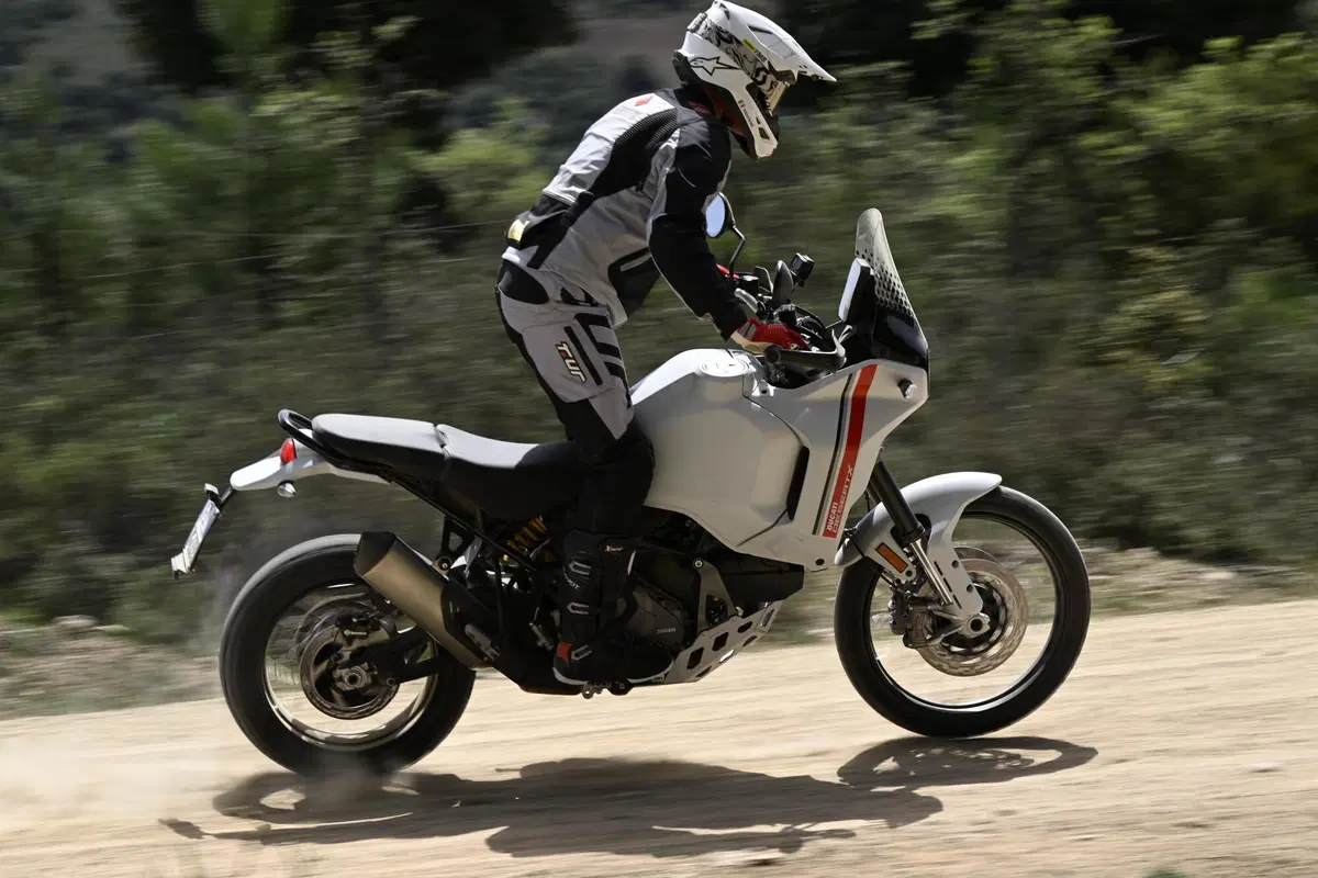 Ducati DesertX: chi c'è dietro? Ce la raccontano Claudio De Angeli e Davide Previtera