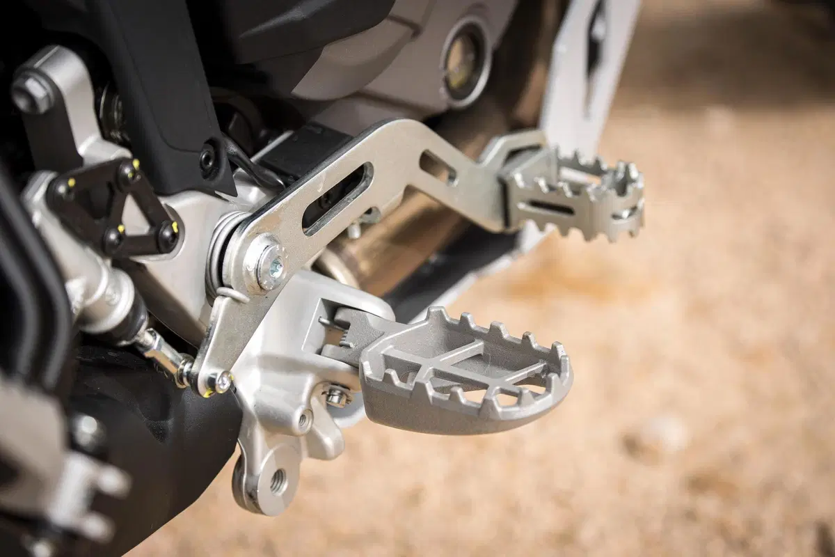 Ducati DesertX 2022 TEST: come va, pro e contro della nuova maxienduro italiana! (25)