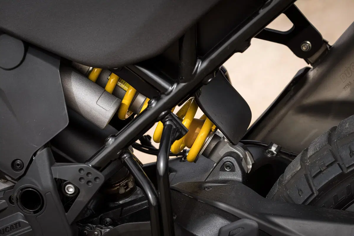 Ducati DesertX 2022 TEST: come va, pro e contro della nuova maxienduro italiana! (29)