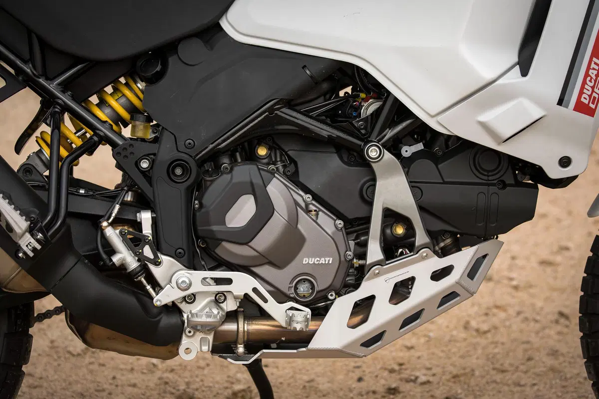 Ducati DesertX 2022 TEST: come va, pro e contro della nuova maxienduro italiana! (31)