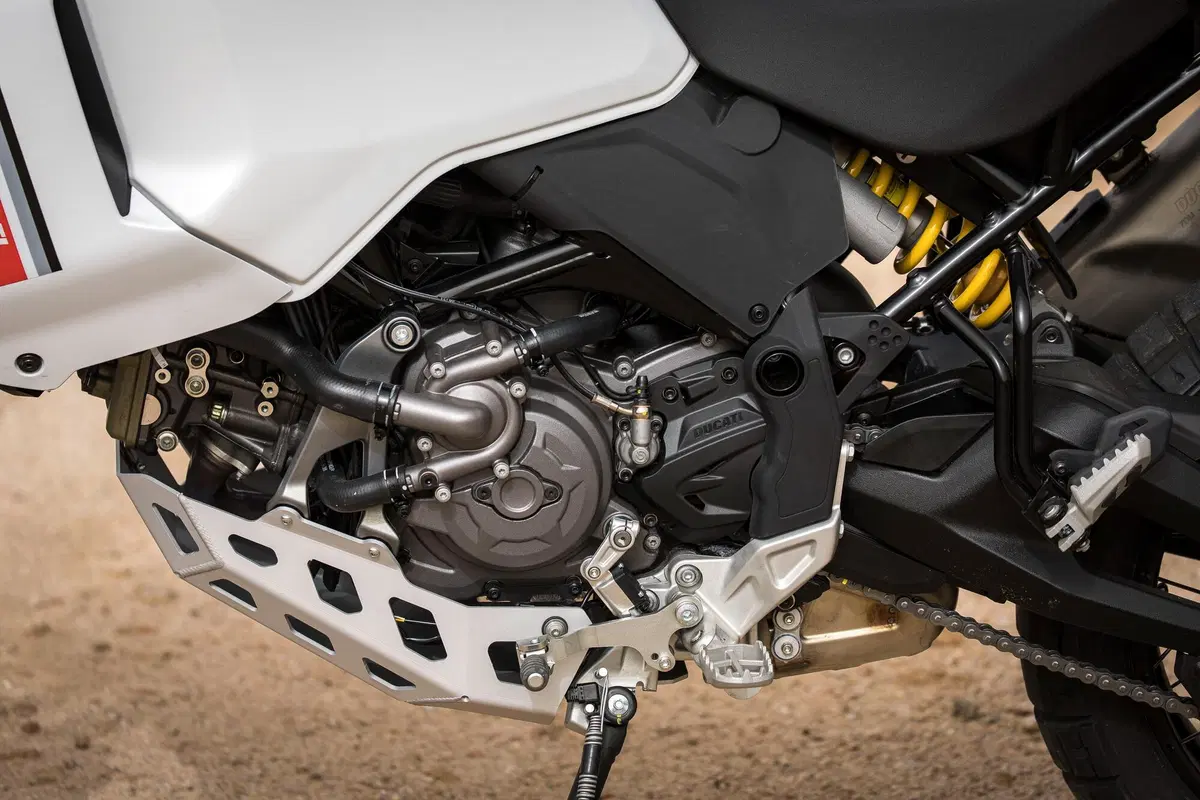 Ducati DesertX 2022 TEST: come va, pro e contro della nuova maxienduro italiana! (32)