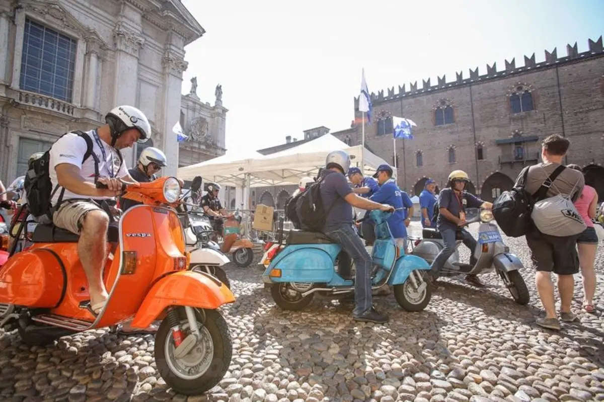 Vespa World Days: 10.000 le Vespa presenti alla City Parade (6)