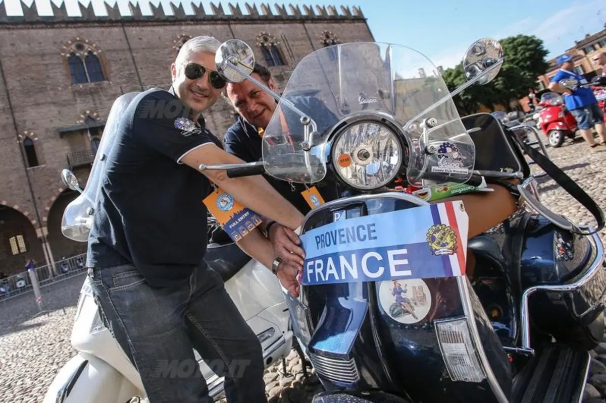 Vespa World Days: 10.000 le Vespa presenti alla City Parade (7)