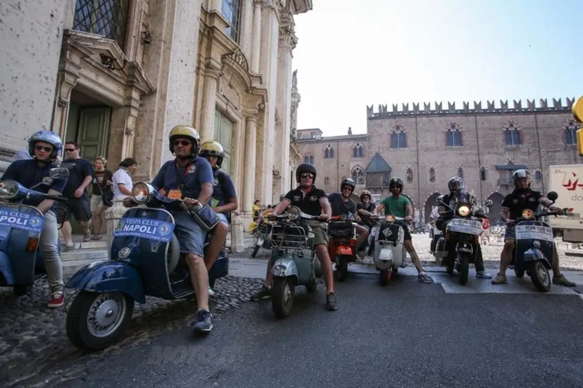 Vespa World Days: 10.000 le Vespa presenti alla City Parade (10)