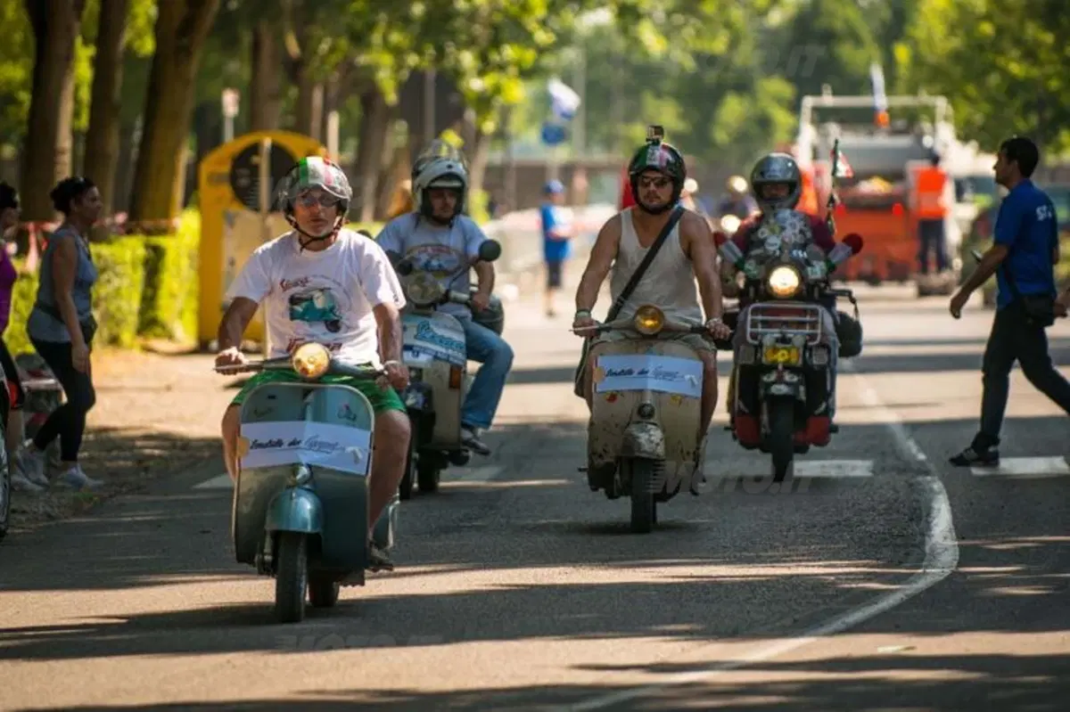 Vespa World Days: 10.000 le Vespa presenti alla City Parade (11)
