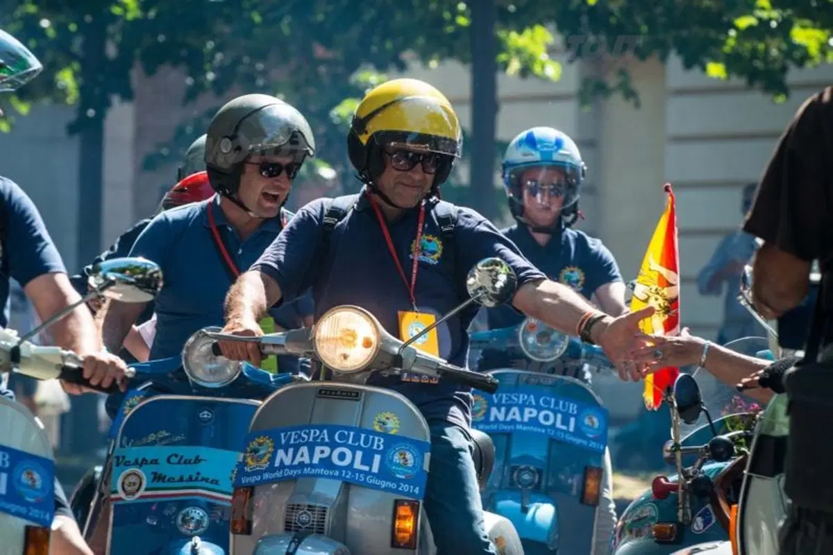 Vespa World Days: 10.000 le Vespa presenti alla City Parade (14)