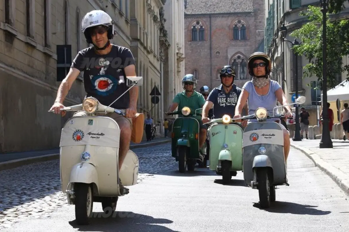 Vespa World Days: 10.000 le Vespa presenti alla City Parade (16)