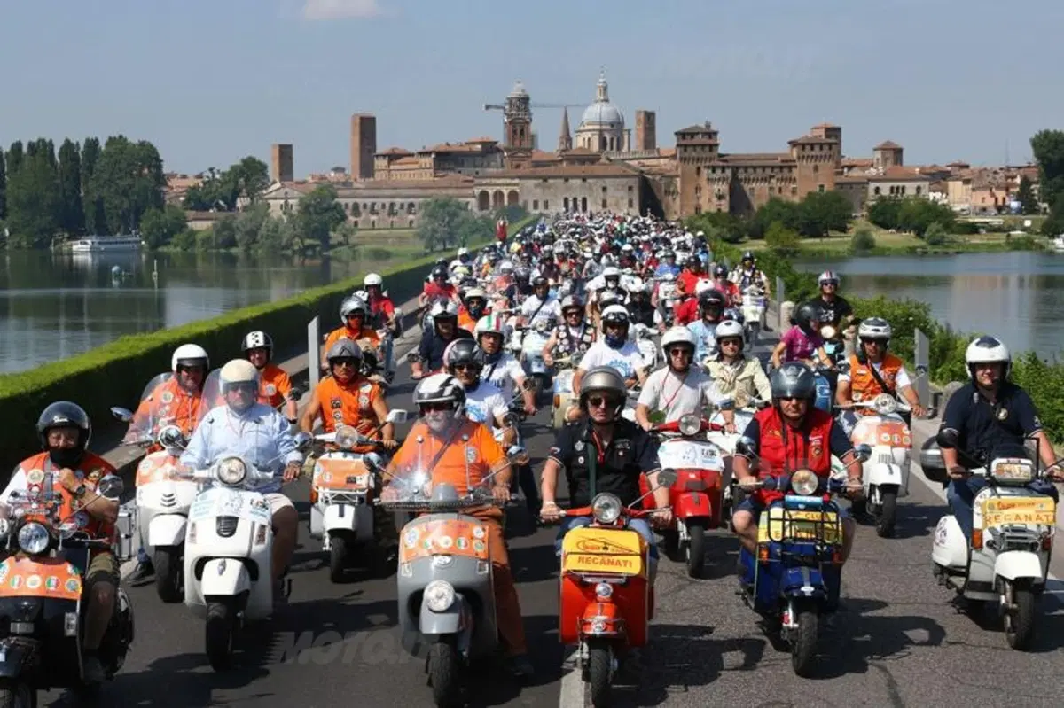 Vespa World Days: 10.000 le Vespa presenti alla City Parade (18)