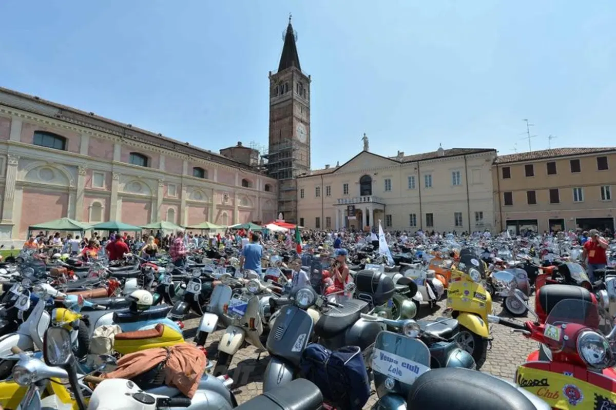 Vespa World Days: 10.000 le Vespa presenti alla City Parade (21)