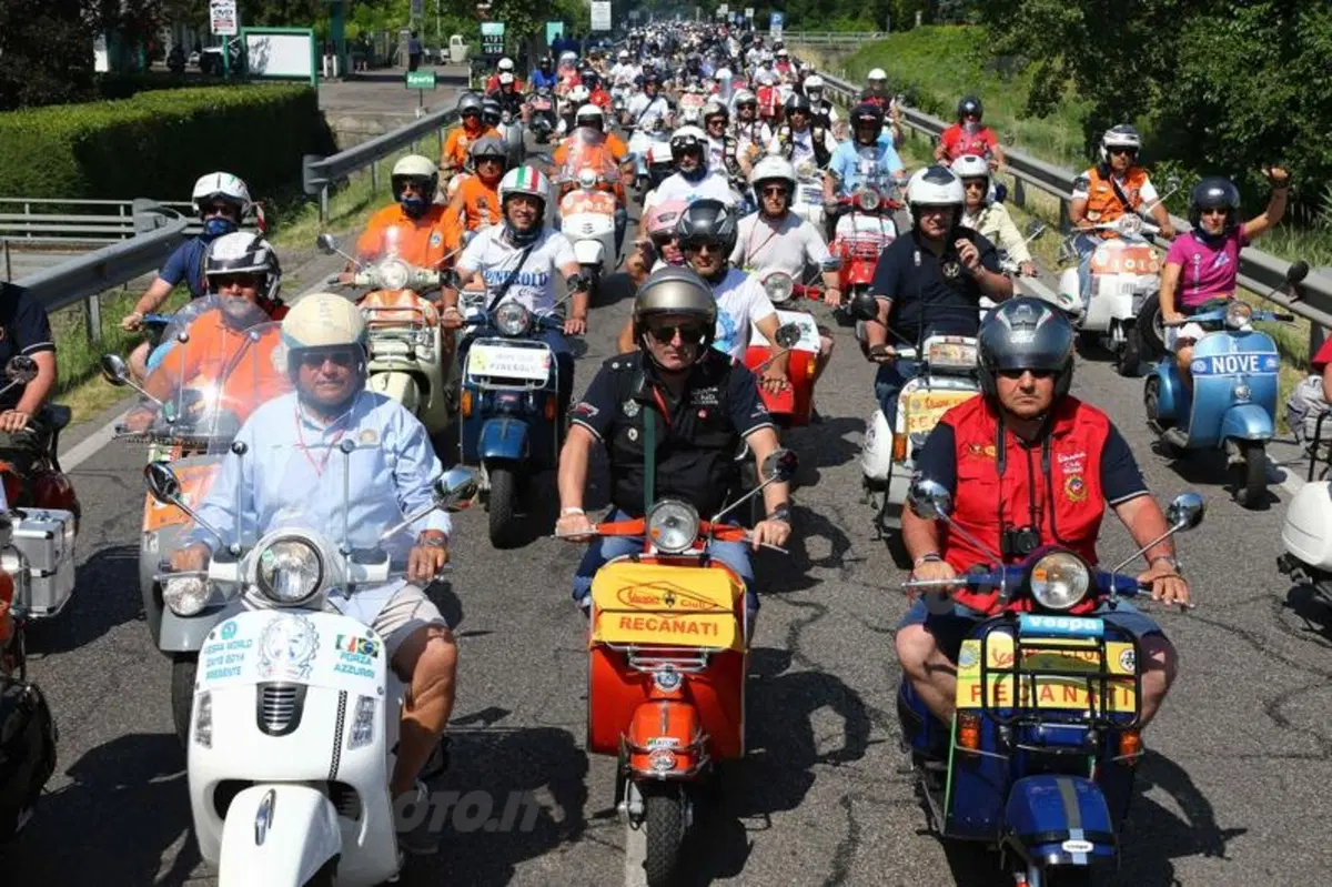 Vespa World Days: 10.000 le Vespa presenti alla City Parade (23)