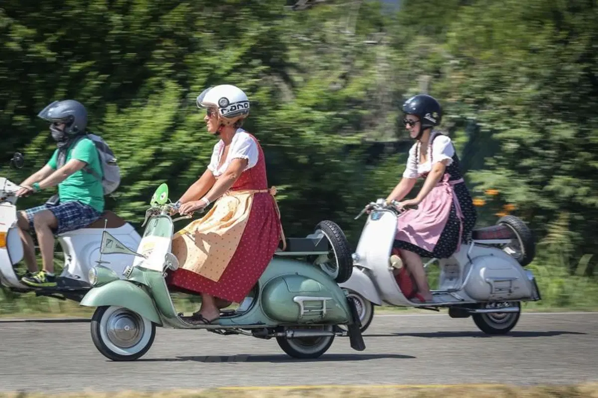 Vespa World Days: 10.000 le Vespa presenti alla City Parade (25)