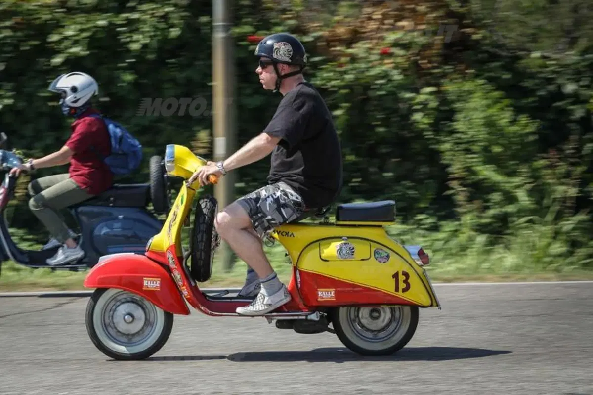 Vespa World Days: 10.000 le Vespa presenti alla City Parade (26)