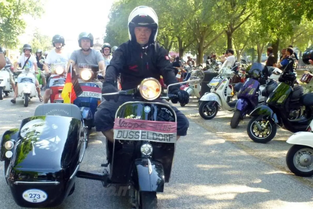 Vespa World Days: 10.000 le Vespa presenti alla City Parade (28)