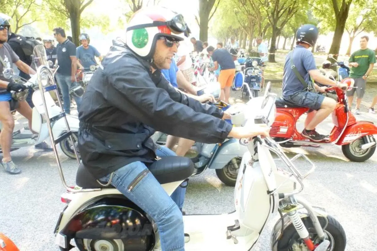 Vespa World Days: 10.000 le Vespa presenti alla City Parade (30)