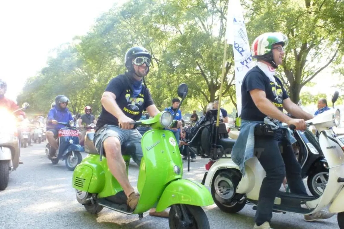 Vespa World Days: 10.000 le Vespa presenti alla City Parade (32)