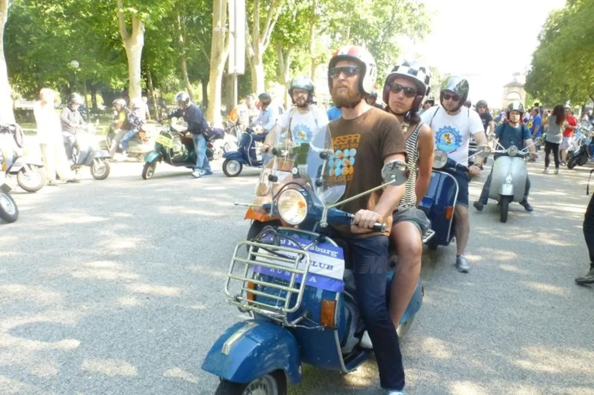 Vespa World Days: 10.000 le Vespa presenti alla City Parade (33)