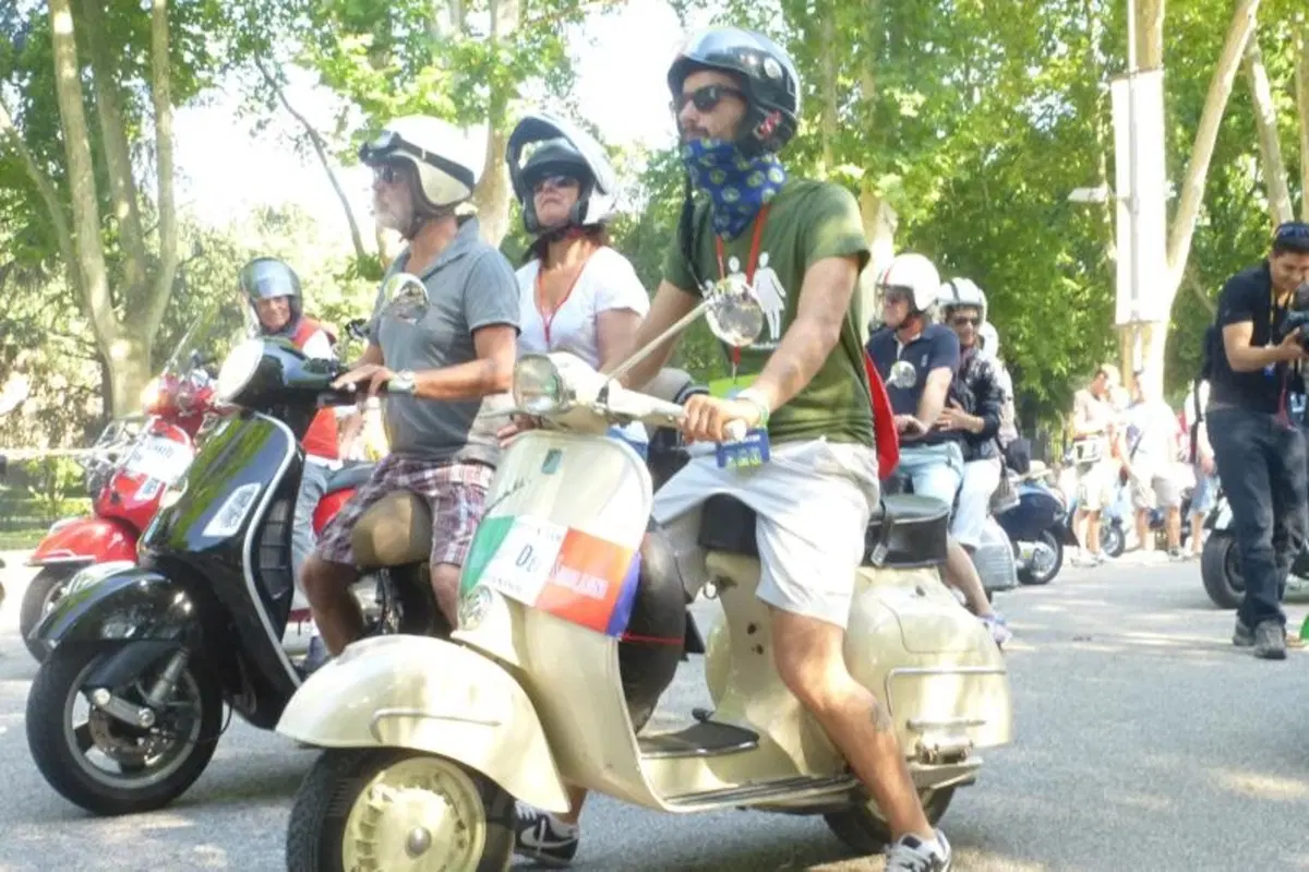 Vespa World Days: 10.000 le Vespa presenti alla City Parade (35)
