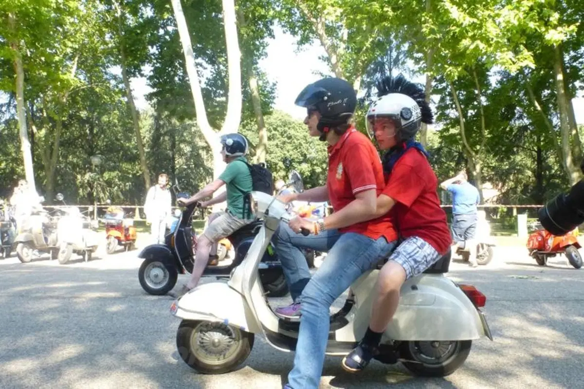 Vespa World Days: 10.000 le Vespa presenti alla City Parade (38)