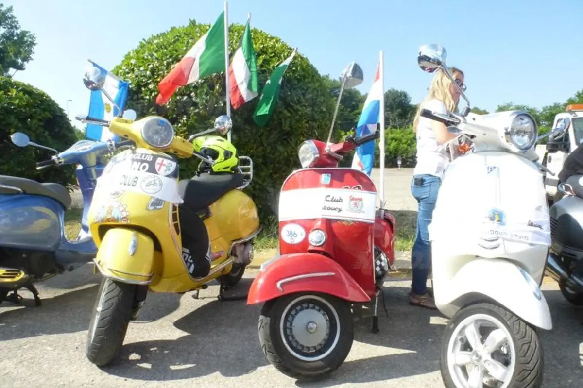 Vespa World Days: 10.000 le Vespa presenti alla City Parade (41)