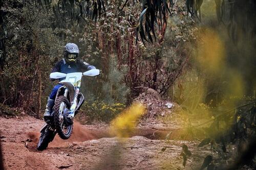 Ecco le Husqvarna FE e TE Enduro 2023. La novità e i prezzi (6)