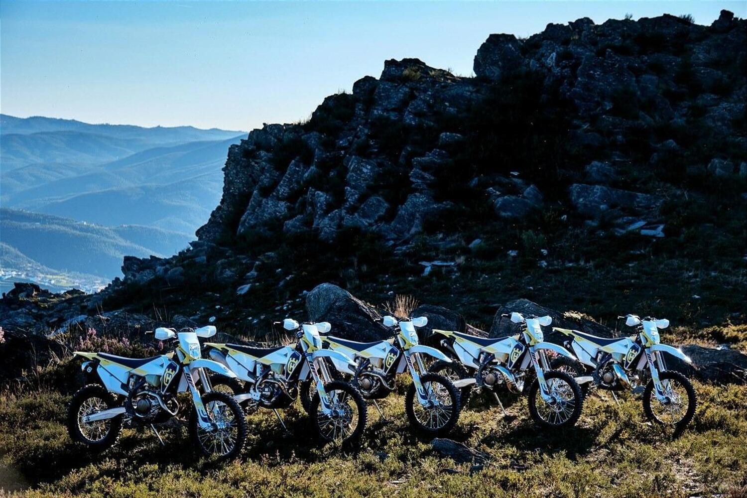 Ecco le Husqvarna FE e TE Enduro 2023. La novità e i prezzi