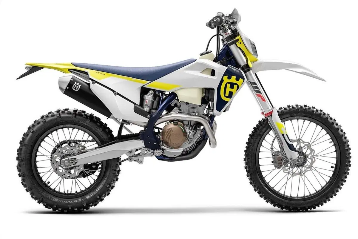Ecco le Husqvarna FE e TE Enduro 2023. La novità e i prezzi (8)