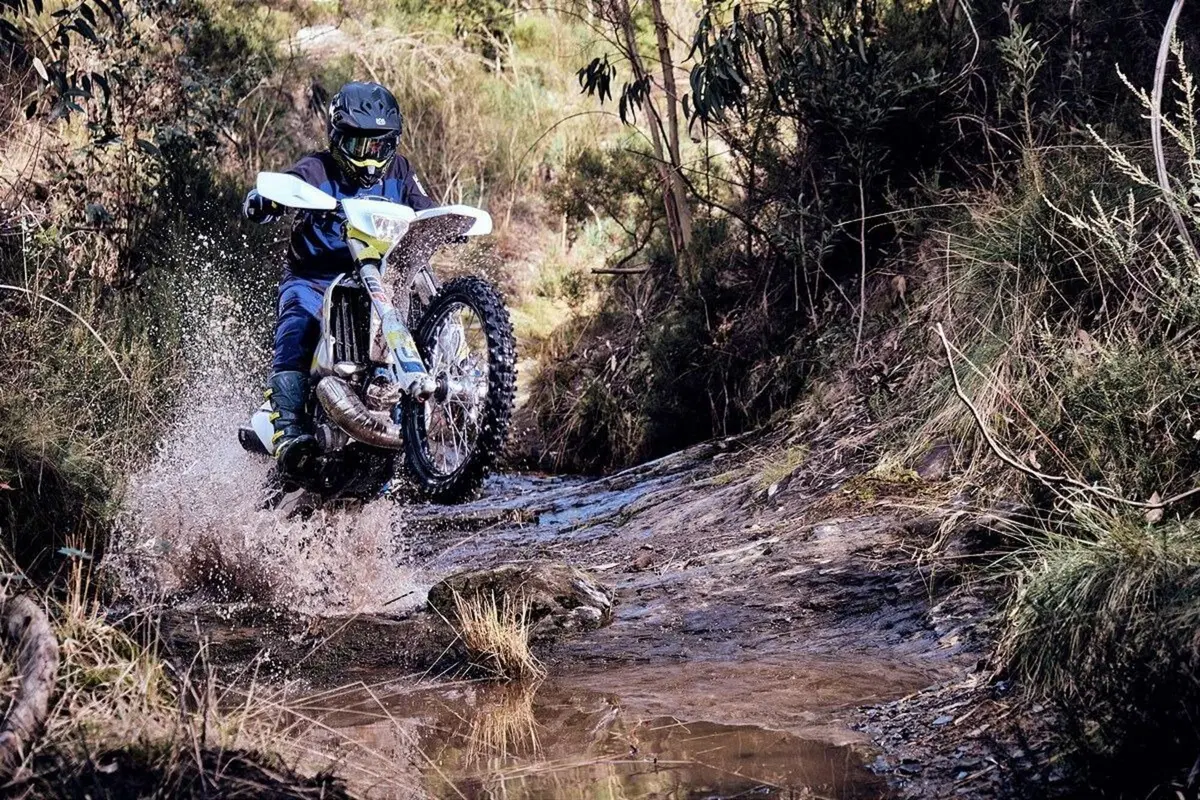 Ecco le Husqvarna FE e TE Enduro 2023. La novità e i prezzi (13)