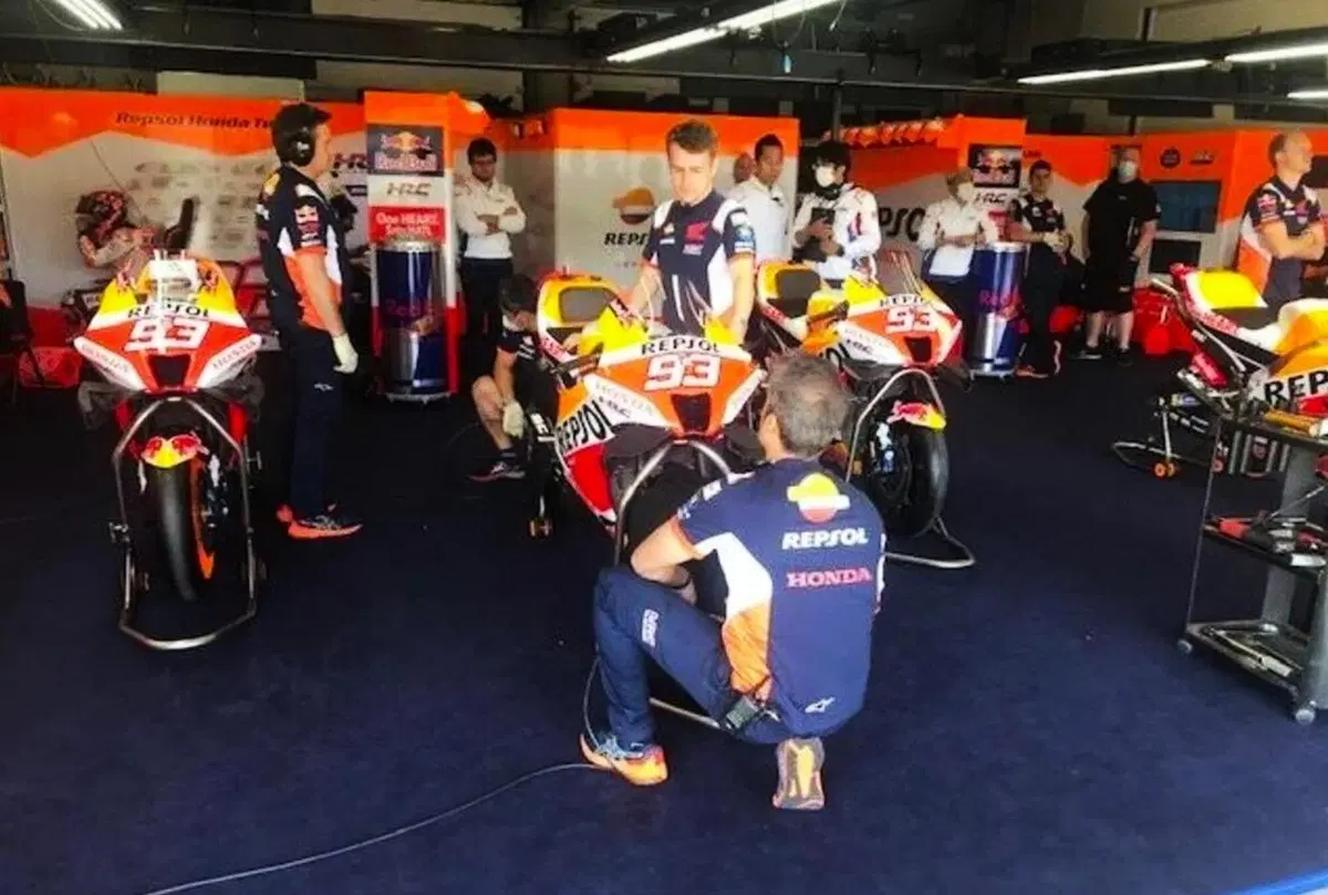 MotoGP 2022. Marc Marquez, tre Honda nel box e il feeling perduto