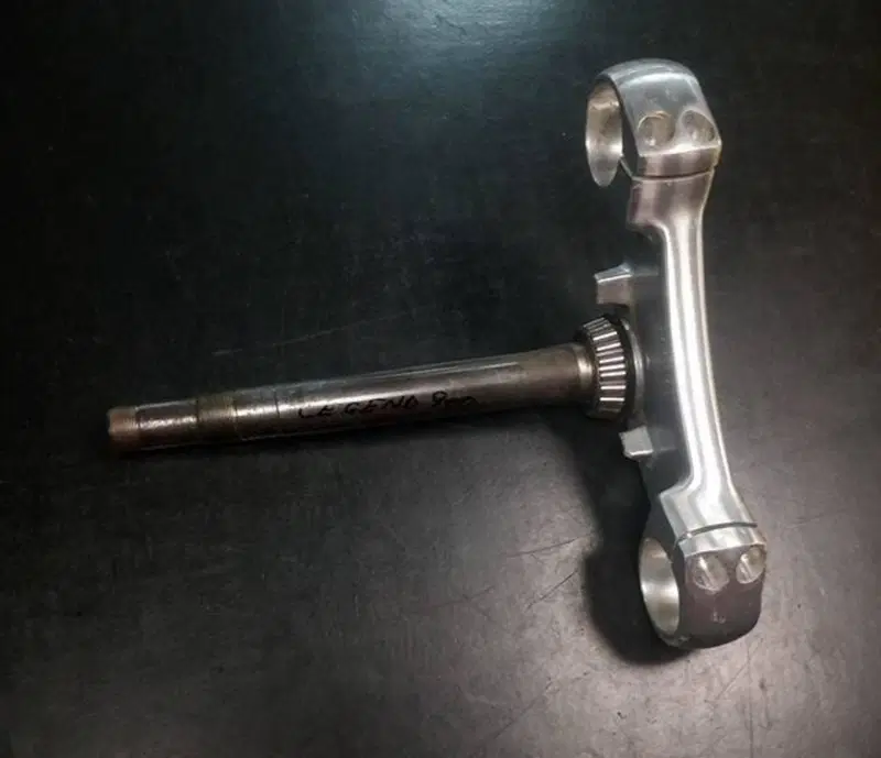 Piastra fork inferiore Triumph (2)