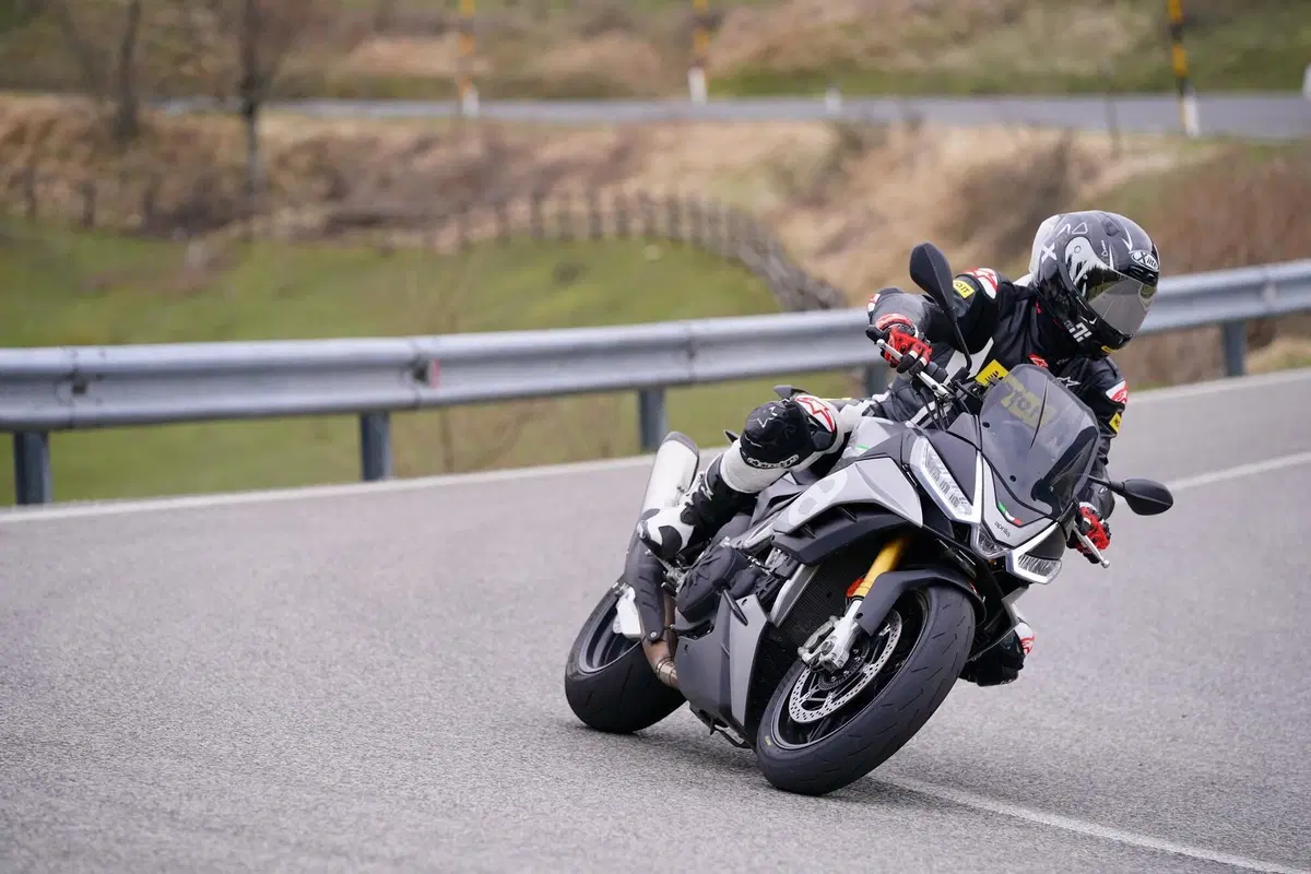 Pirelli Diablo Rosso IV Corsa (5)