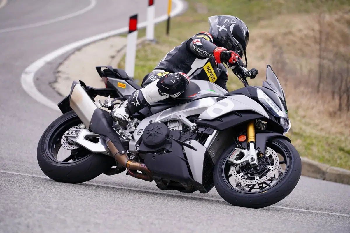 Pirelli Diablo Rosso IV Corsa (9)