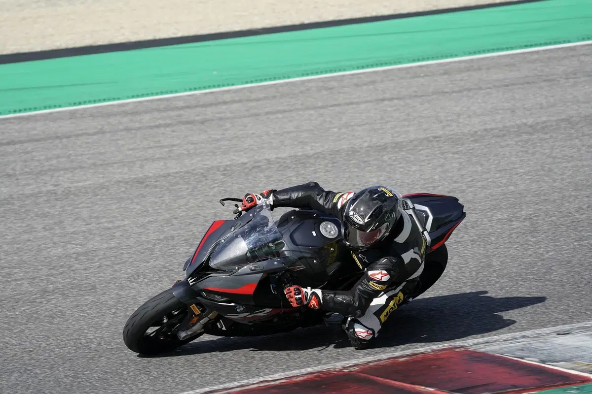 Pirelli Diablo Rosso IV Corsa (11)