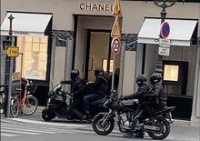 Rapina a Parigi. I ladri fuggono in moto