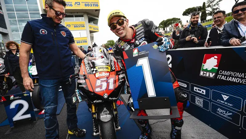 Civ 2022. Nel sabato di Vallelunga vittoria in fuga per Michele Pirro, all'ultima curva per Massimo Roccoli [VIDEO]
