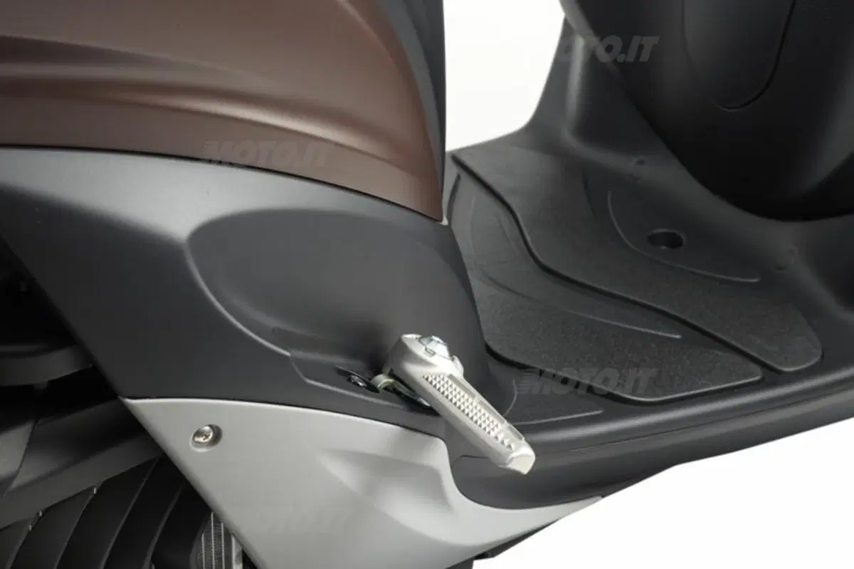 Yamaha Xenter 125 e 150, restyling per il modello 2015 (2)
