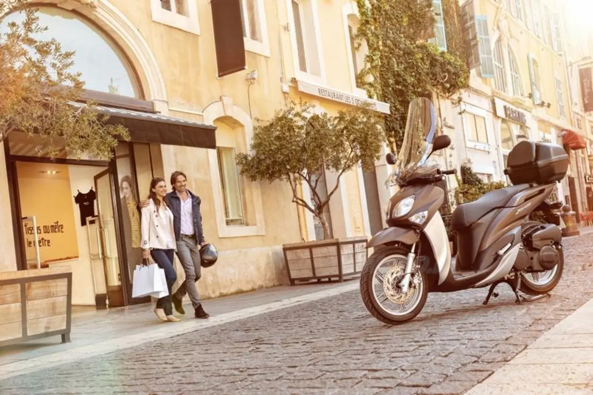 Yamaha Xenter 125 e 150, restyling per il modello 2015 (4)