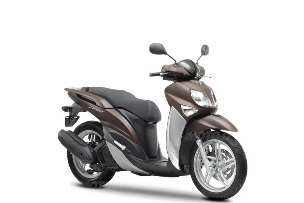 Yamaha Xenter 125 e 150, restyling per il modello 2015 (6)