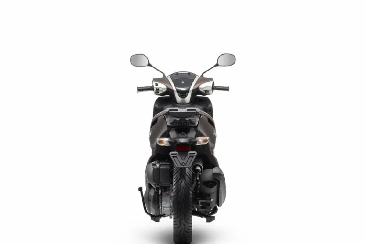 Yamaha Xenter 125 e 150, restyling per il modello 2015 (8)