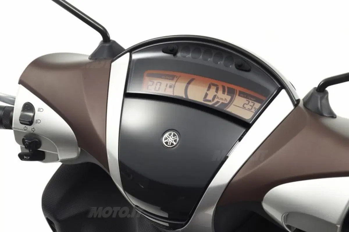 Yamaha Xenter 125 e 150, restyling per il modello 2015 (12)