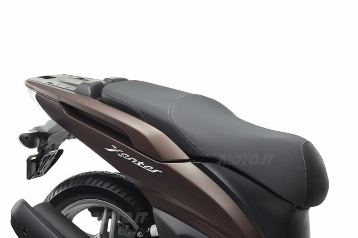 Yamaha Xenter 125 e 150, restyling per il modello 2015 (13)