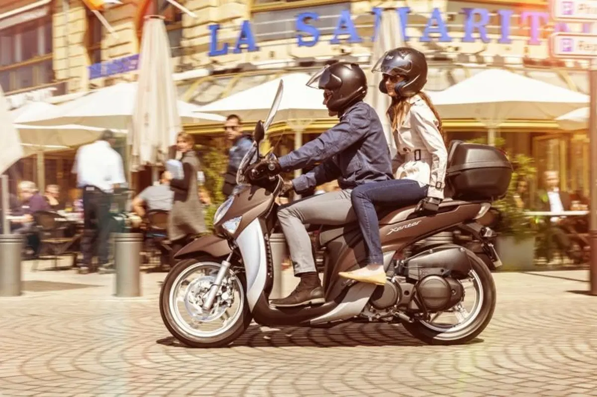 Yamaha Xenter 125 e 150, restyling per il modello 2015 (18)