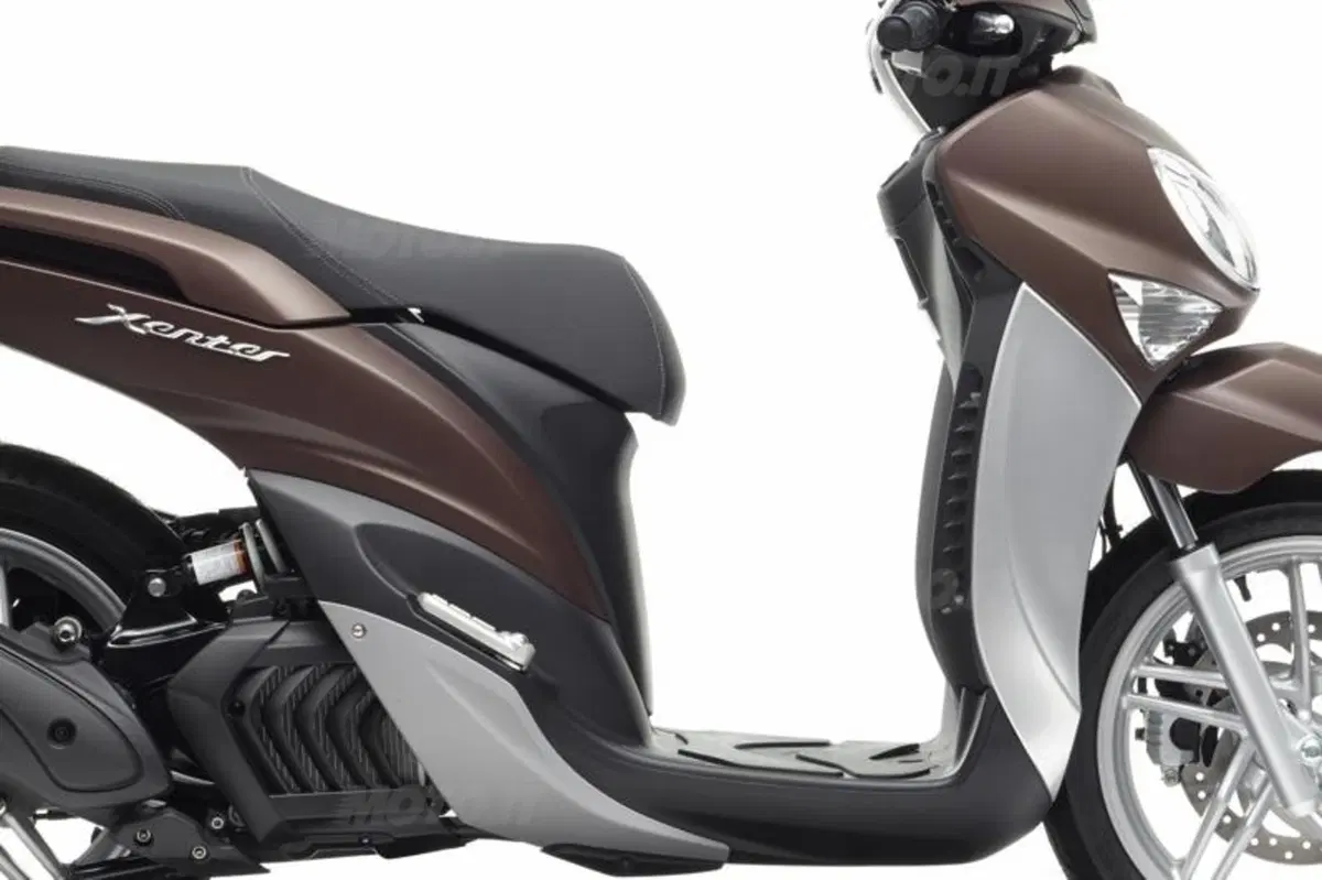 Yamaha Xenter 125 e 150, restyling per il modello 2015 (21)