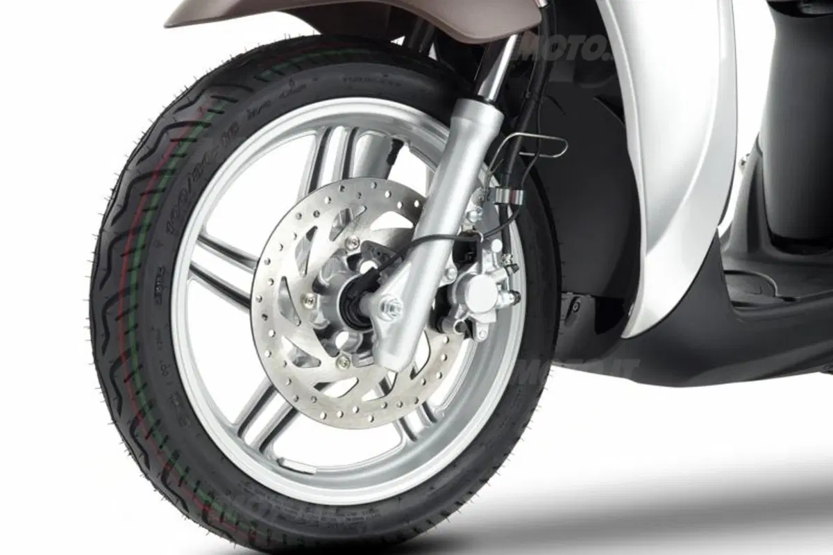 Yamaha Xenter 125 e 150, restyling per il modello 2015 (22)
