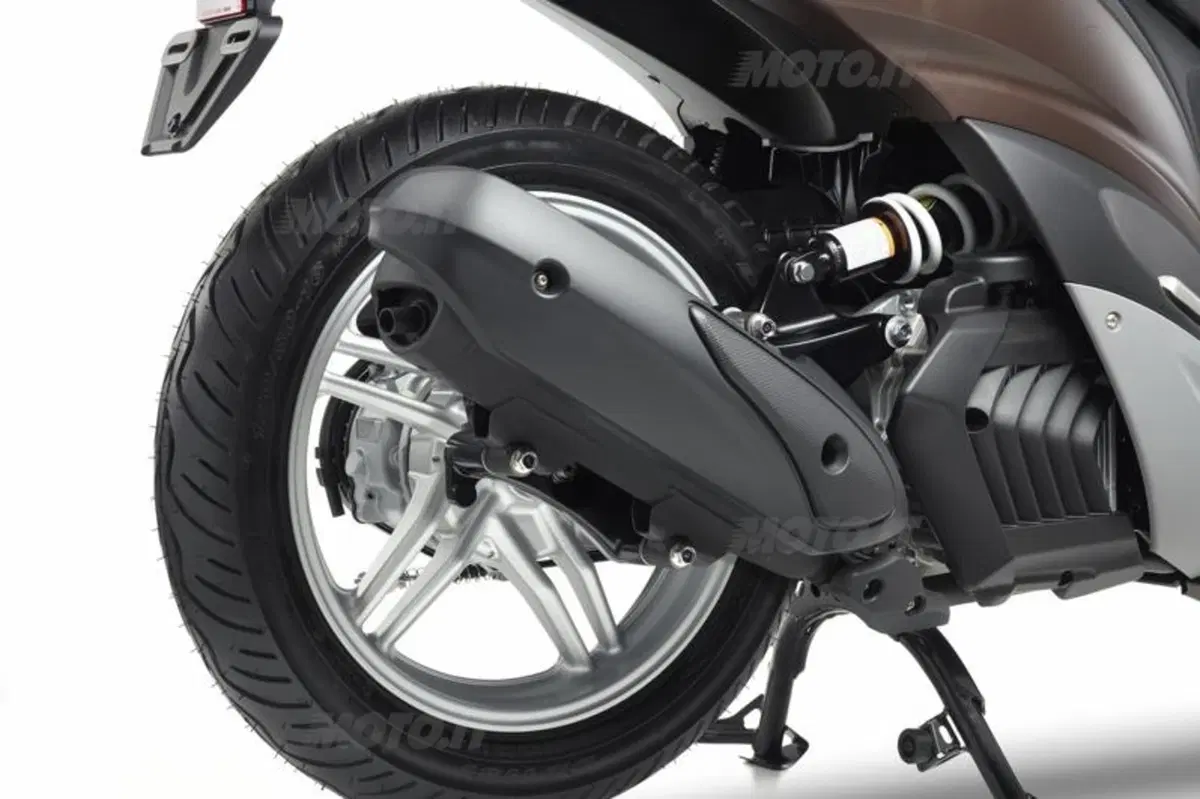 Yamaha Xenter 125 e 150, restyling per il modello 2015 (23)