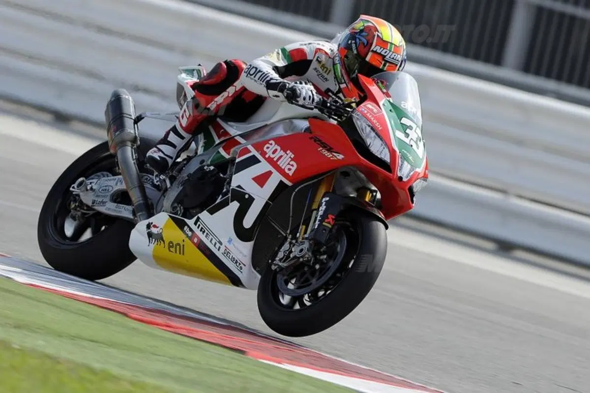 Aprilia, a Misano le RSV4 in livrea celebrativa (5)